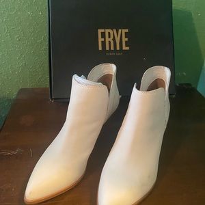 RARE!! White Fryre Leather booties w/ Box